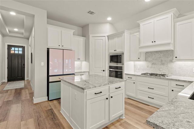111 Chinaberry BND, Bastrop, TX 78602