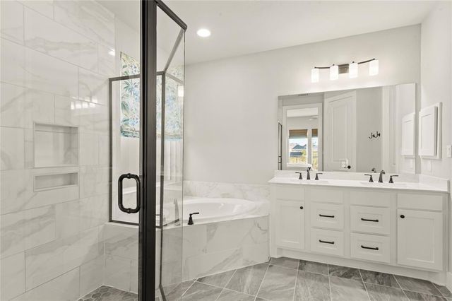111 Chinaberry BND, Bastrop, TX 78602