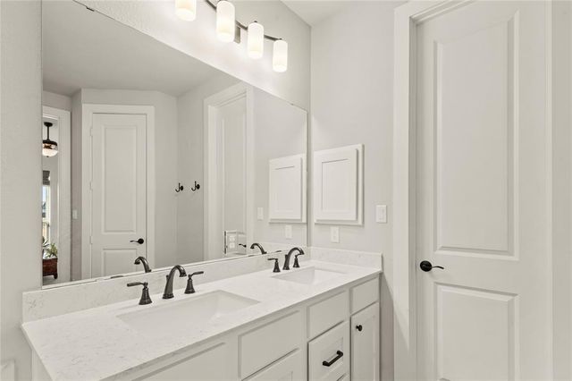 111 Chinaberry BND, Bastrop, TX 78602