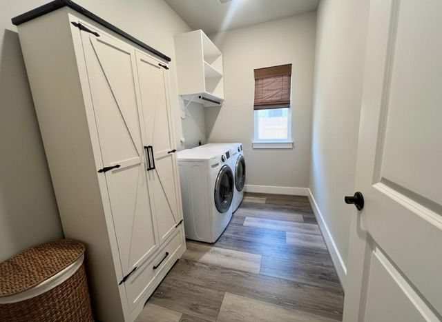 111 Chinaberry BND, Bastrop, TX 78602