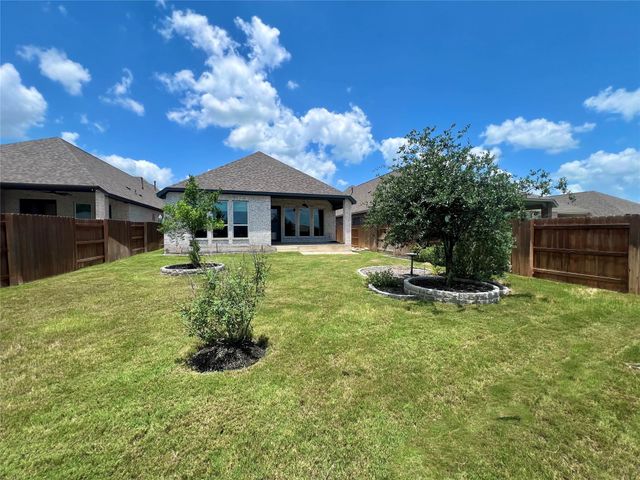 111 Chinaberry BND, Bastrop, TX 78602