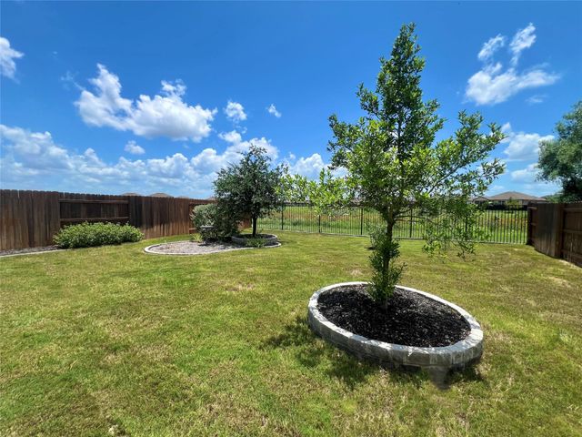111 Chinaberry BND, Bastrop, TX 78602