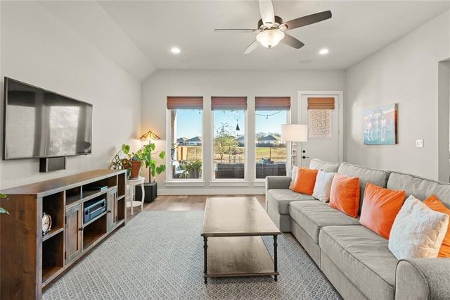 111 Chinaberry BND, Bastrop, TX 78602