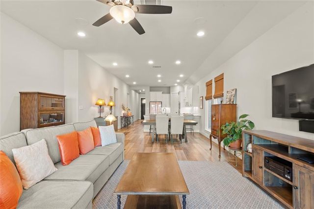 111 Chinaberry BND, Bastrop, TX 78602
