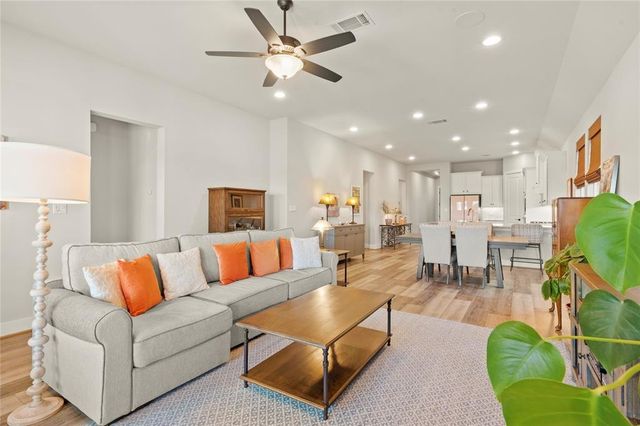 111 Chinaberry BND, Bastrop, TX 78602