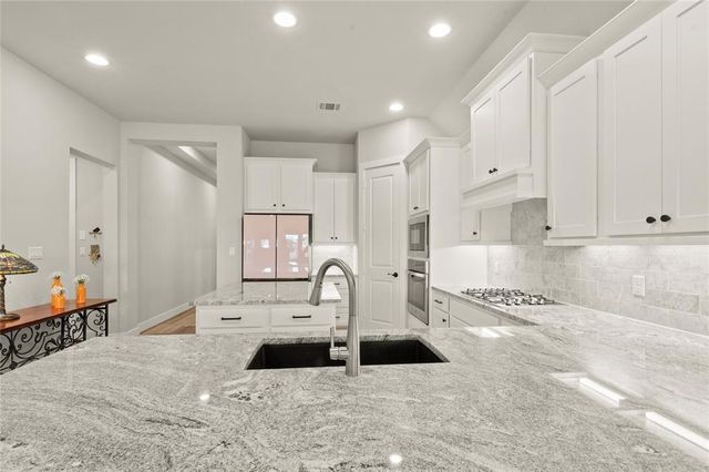 111 Chinaberry BND, Bastrop, TX 78602