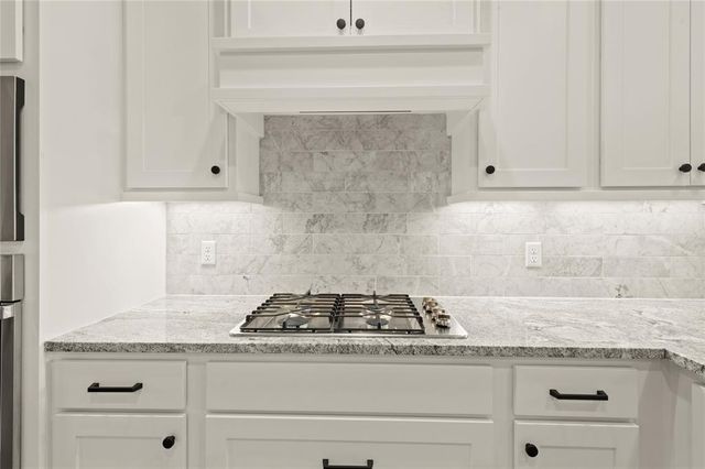 111 Chinaberry BND, Bastrop, TX 78602