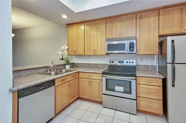 941 W Carson Street 108, Torrance, CA 90502