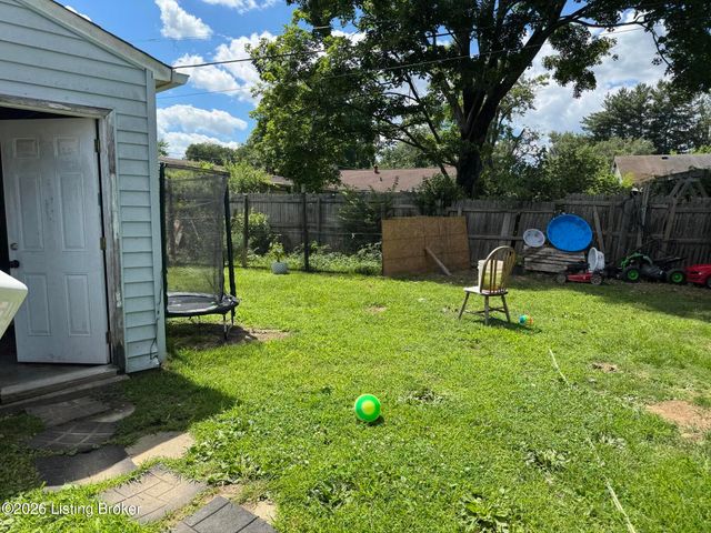 3202 Ainslie Way, Louisville, KY 40220
