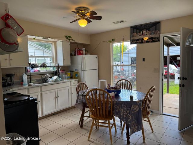 3202 Ainslie Way, Louisville, KY 40220