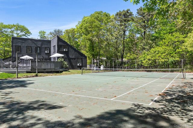 12 North Quarter Rd, Westhampton, NY 11977