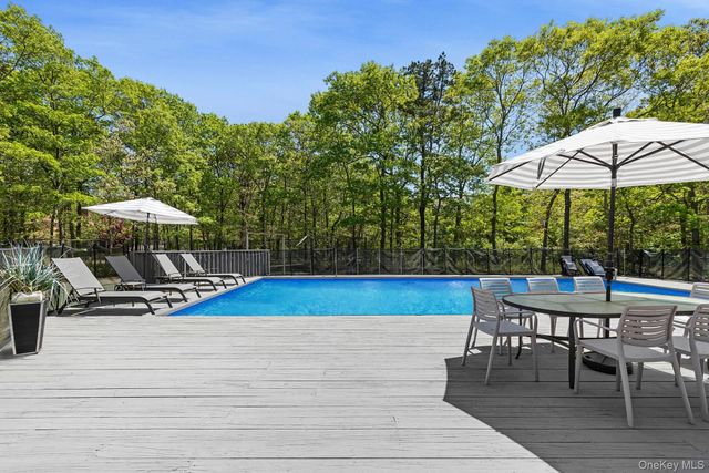 12 North Quarter Rd, Westhampton, NY 11977