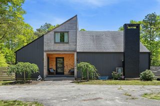 12 North Quarter Rd, Westhampton, NY 11977
