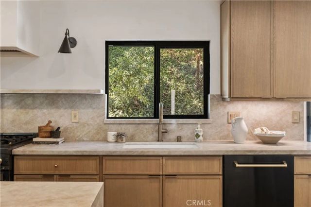 1643 San Ysidro Drive, Beverly Hills, CA 90210