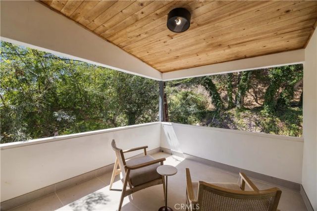 1643 San Ysidro Drive, Beverly Hills, CA 90210