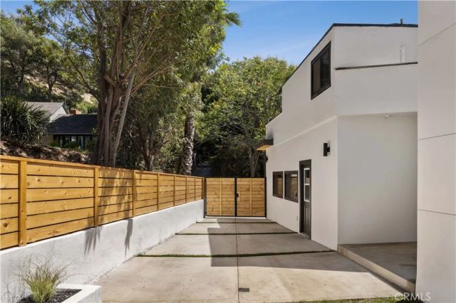 1643 San Ysidro Drive, Beverly Hills, CA 90210