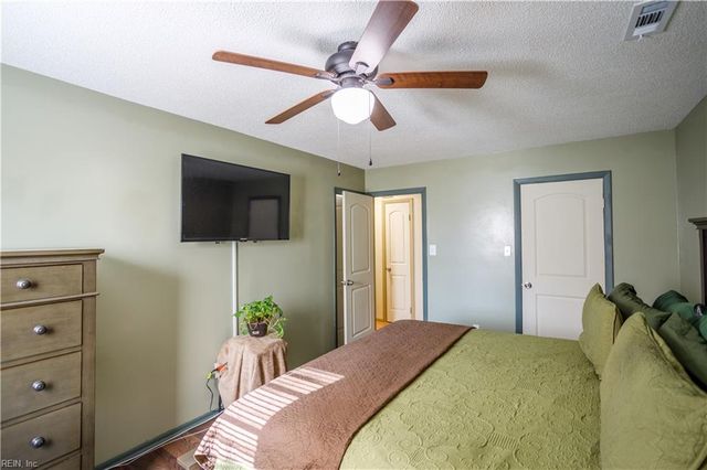 661 Orangewood DR, Virginia Beach, VA 23456