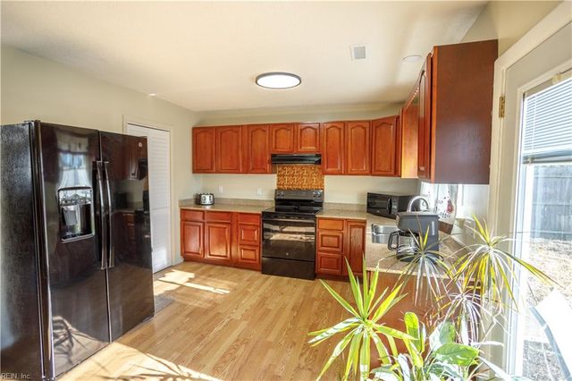 661 Orangewood DR, Virginia Beach, VA 23456