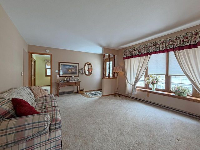 832 W Main STREET, West Bend, WI 53090