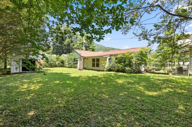 1700 Marion Avenue, South Pittsburg, TN 37380