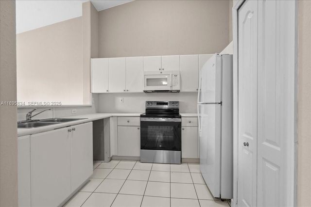 1677 SE 27th Court 202, Homestead, FL 33035