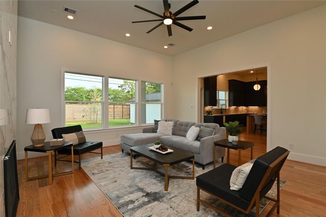1733 Du Barry Lane, Houston, TX 77018
