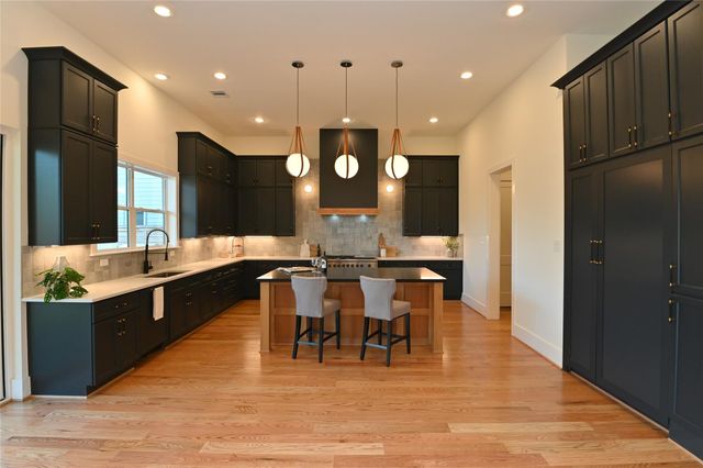 1733 Du Barry Lane, Houston, TX 77018