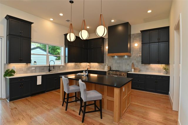 1733 Du Barry Lane, Houston, TX 77018