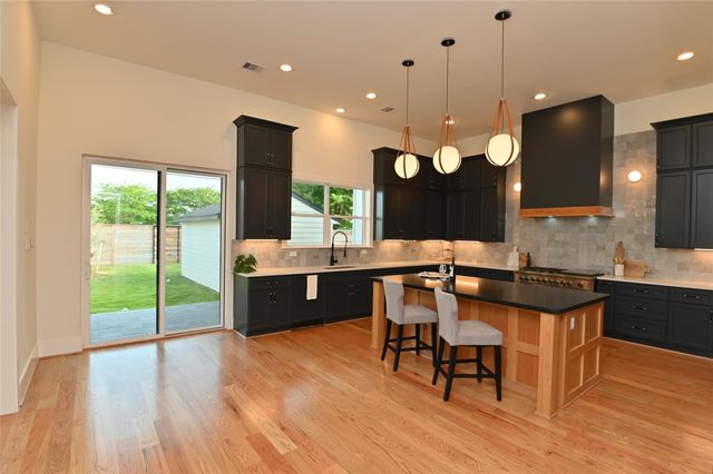 1733 Du Barry Lane, Houston, TX 77018