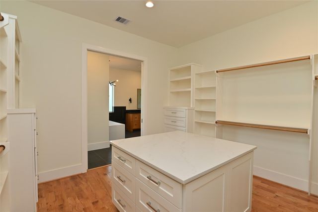 1733 Du Barry Lane, Houston, TX 77018