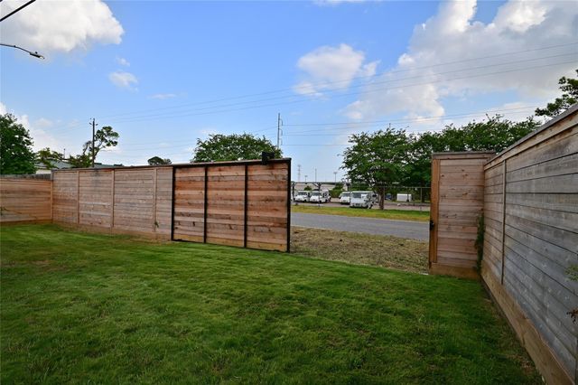 1733 Du Barry Lane, Houston, TX 77018
