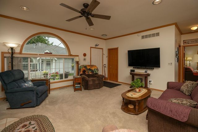 1925 Cabernet Lane NW, Rochester, MN 55901