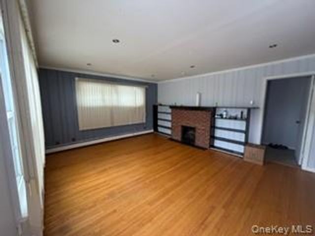 75 Lodge Avenue, Huntington Station, NY 11746