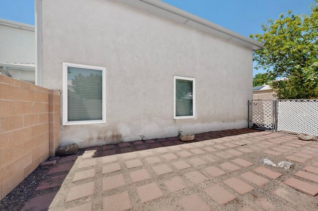 8009 Rancho Dorado Court NW, Albuquerque, NM 87120