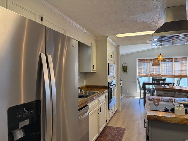 405 Twin Lakes Ct., Surfside Beach, SC 29575