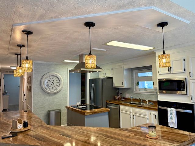 405 Twin Lakes Ct., Surfside Beach, SC 29575