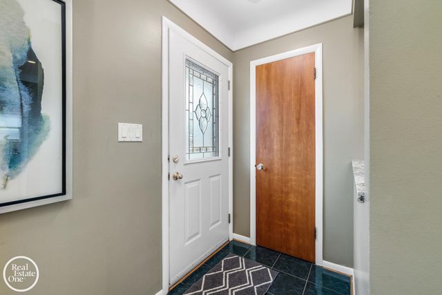 1713 Aline Drive, Grosse Pointe Woods, MI 48236