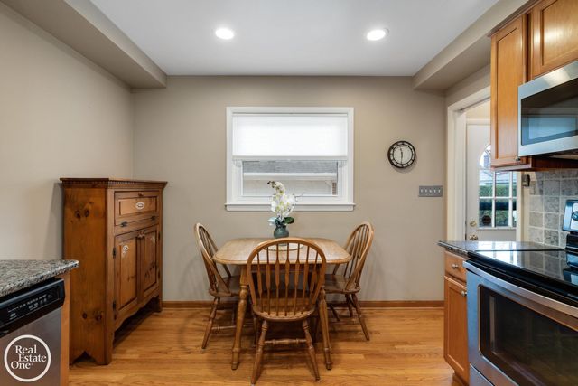 1713 Aline Drive, Grosse Pointe Woods, MI 48236