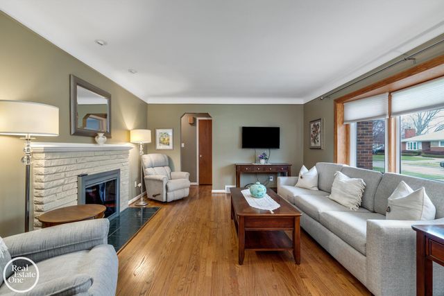 1713 Aline Drive, Grosse Pointe Woods, MI 48236