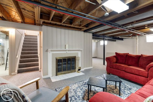 1713 Aline Drive, Grosse Pointe Woods, MI 48236