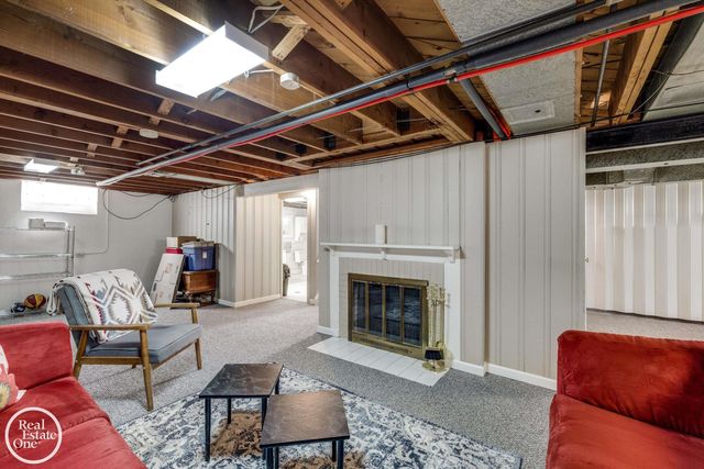 1713 Aline Drive, Grosse Pointe Woods, MI 48236