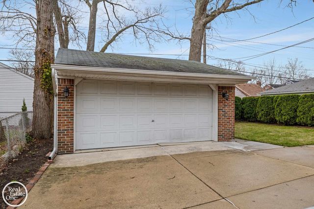 1713 Aline Drive, Grosse Pointe Woods, MI 48236