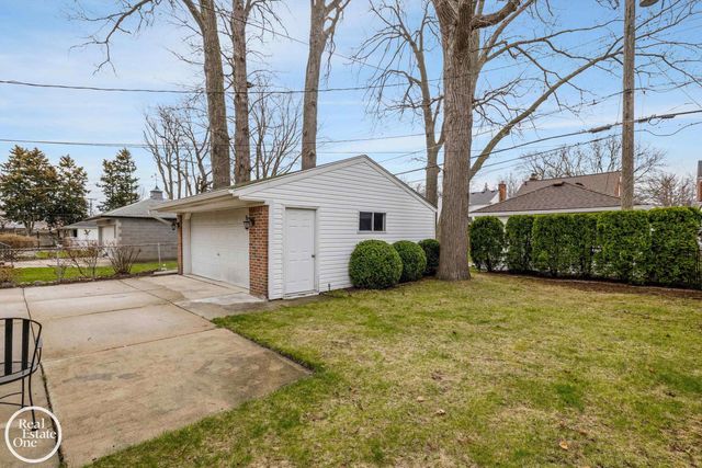 1713 Aline Drive, Grosse Pointe Woods, MI 48236