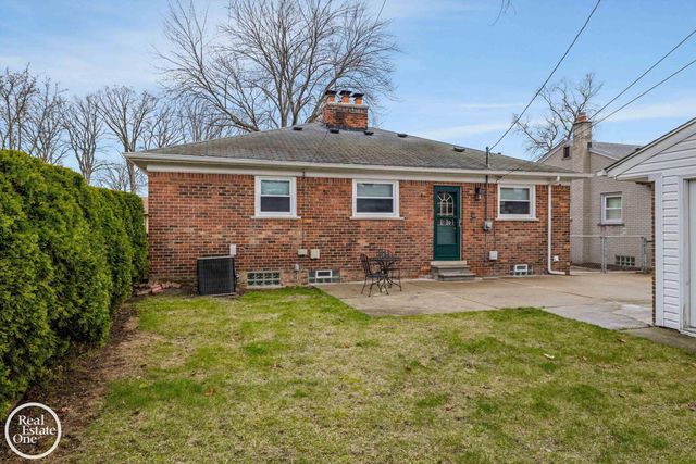 1713 Aline Drive, Grosse Pointe Woods, MI 48236