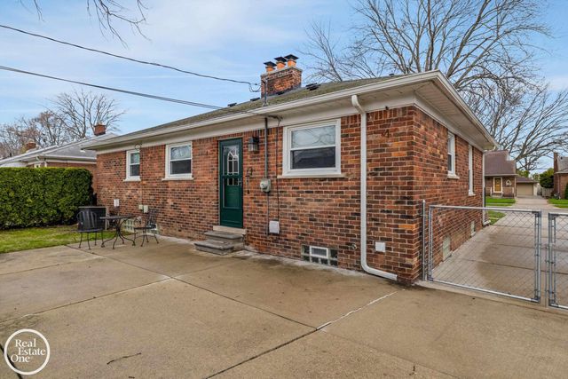 1713 Aline Drive, Grosse Pointe Woods, MI 48236