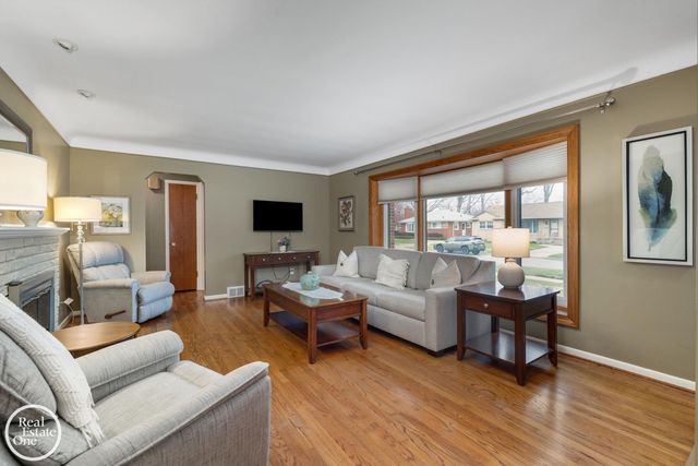 1713 Aline Drive, Grosse Pointe Woods, MI 48236