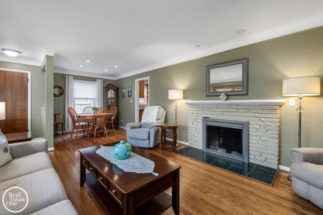 1713 Aline Drive, Grosse Pointe Woods, MI 48236