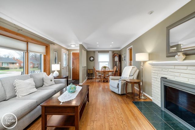 1713 Aline Drive, Grosse Pointe Woods, MI 48236