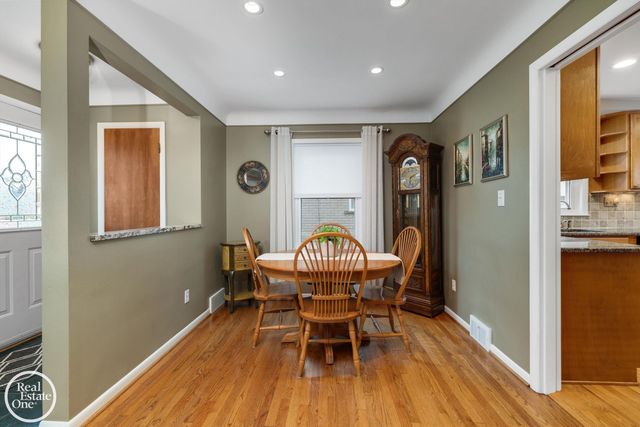 1713 Aline Drive, Grosse Pointe Woods, MI 48236