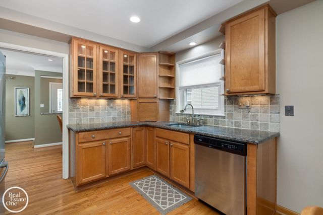 1713 Aline Drive, Grosse Pointe Woods, MI 48236